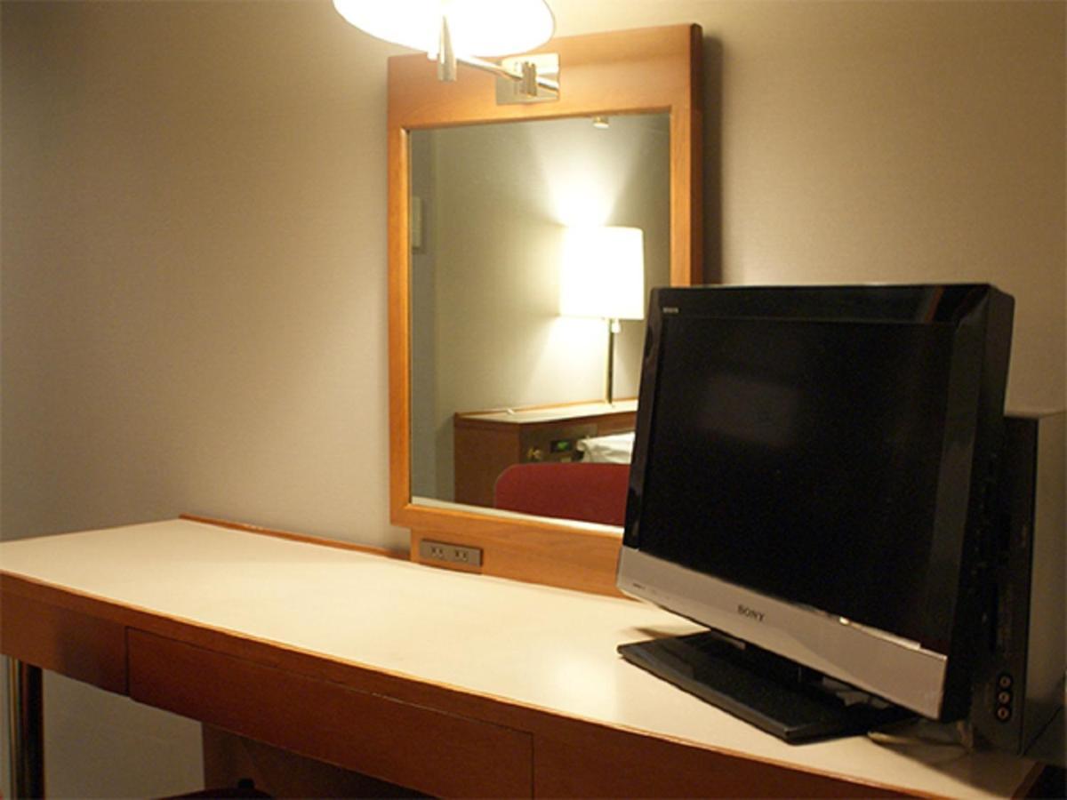 Hotel Livemax Budget Hiratsuka Ekimae Buitenkant foto
