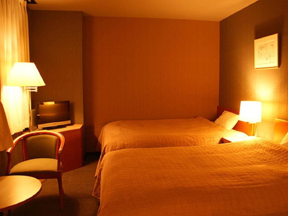 Hotel Livemax Budget Hiratsuka Ekimae Buitenkant foto